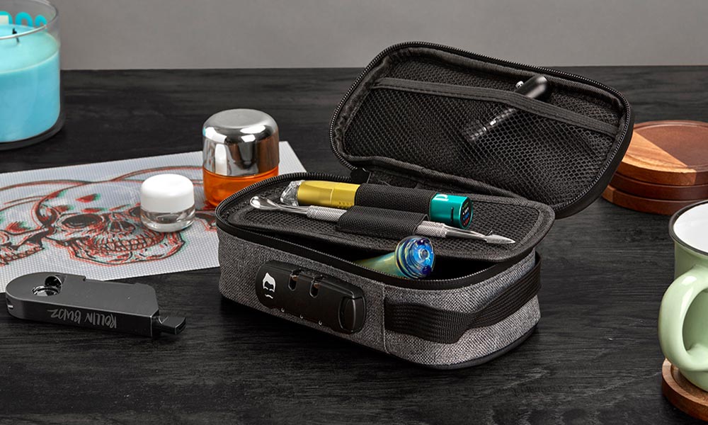 Trousse d'accessoires pour fumeurs